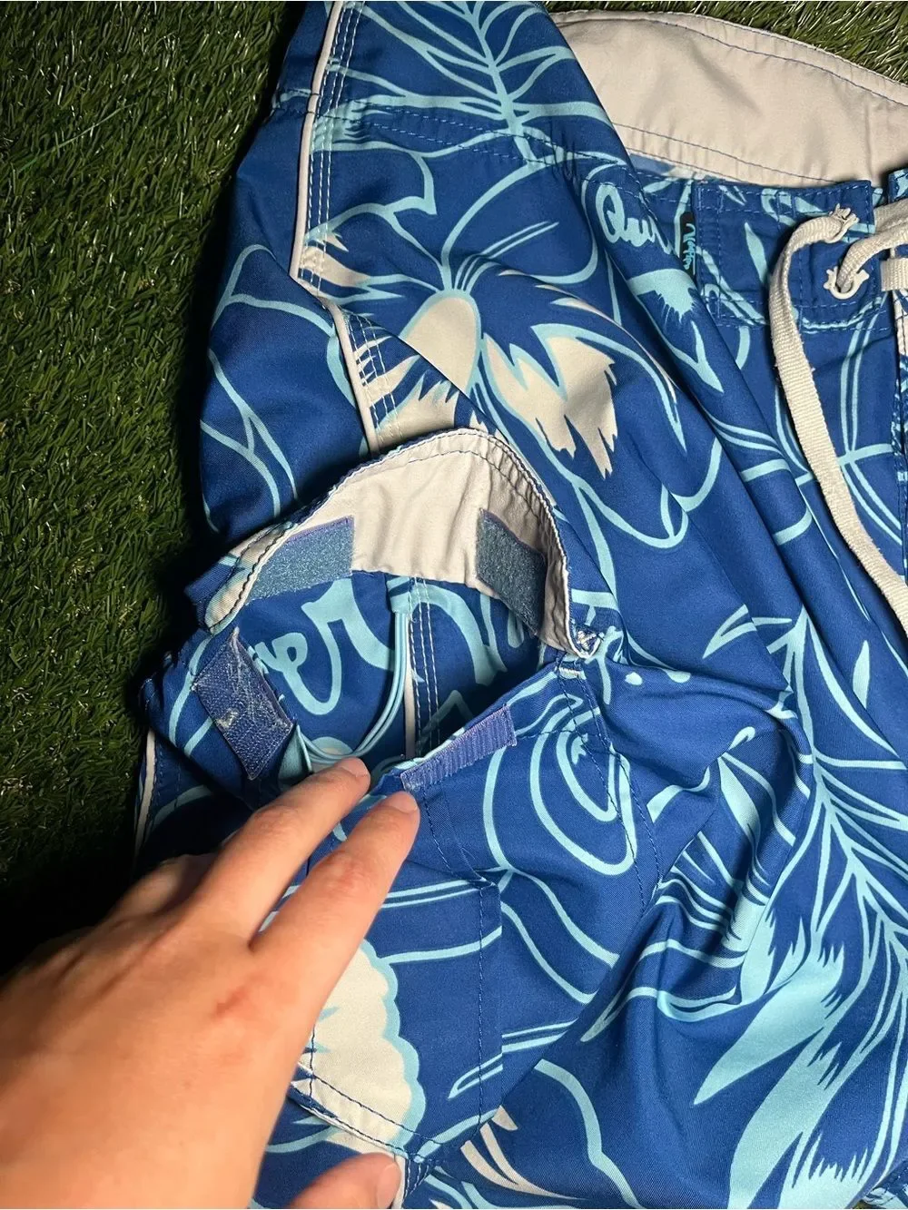 Quiksilver Y2K vintage style Blue Floral Men’s Swim Trunks (read description)